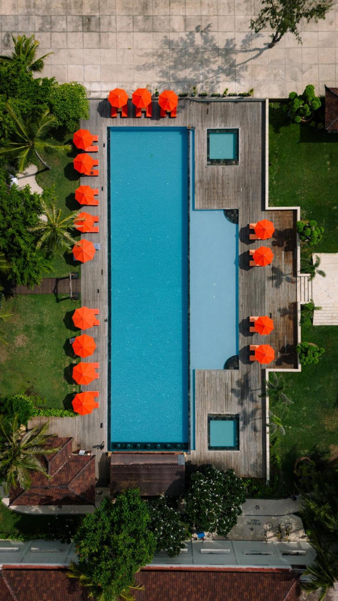 โรงแรมออมบัคซันเซท กีลีตราวางัน ภายนอก รูปภาพ